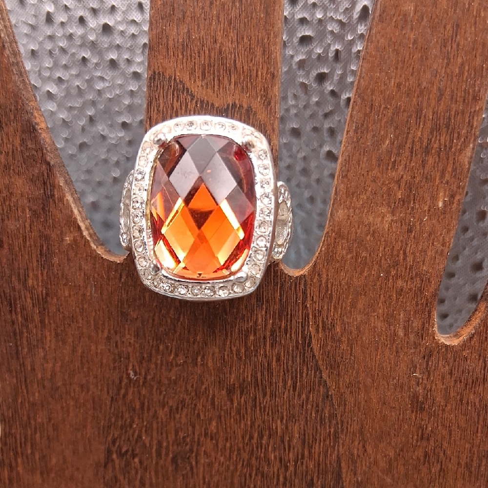 Vintage Avon Ring with a Beautiful Amber Stone Sz 8